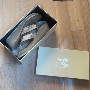 Coach wedge flip flops khaki